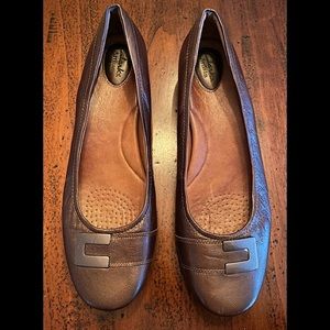 Clark’s Artisan Bronze Flats Sz 12M